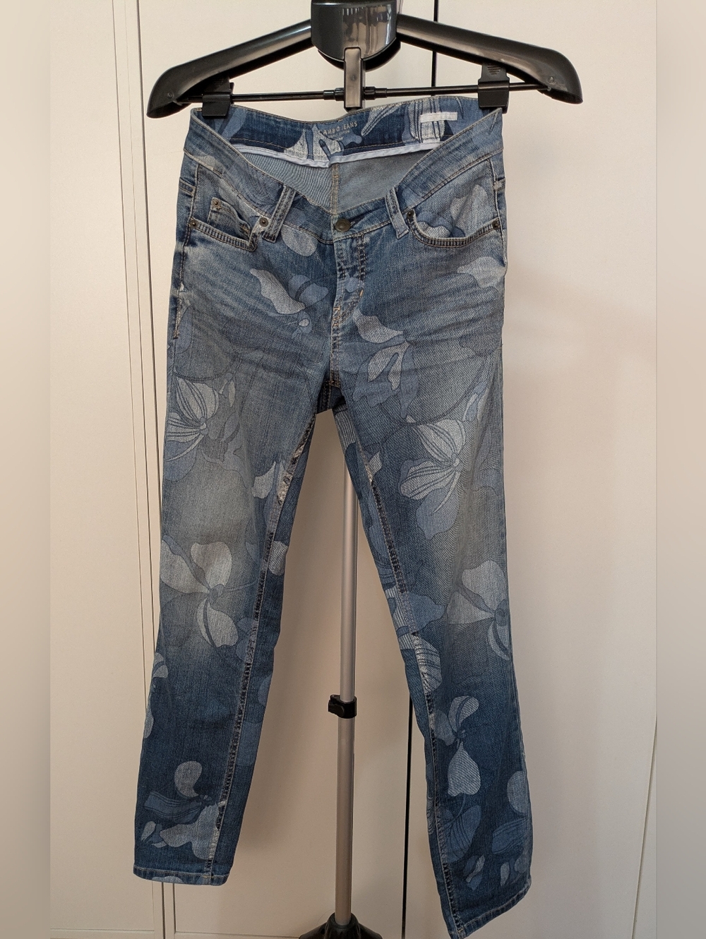 Cambio Women’s Floral-Print Blue Denim Jeans